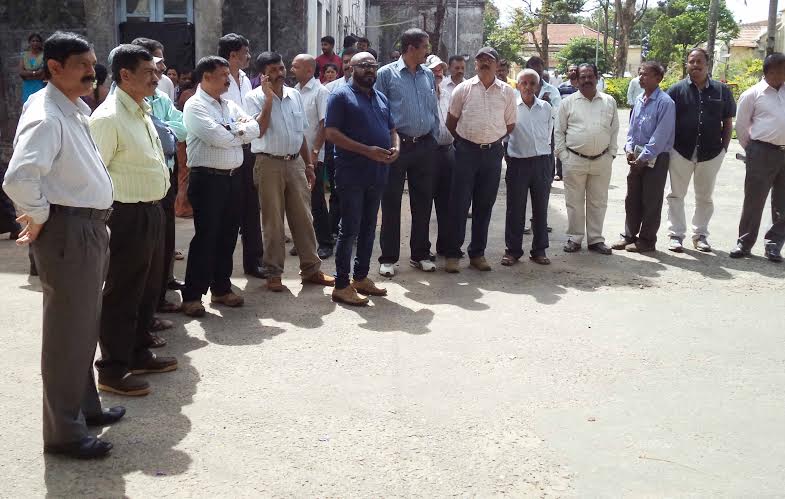 ಕೊಡಗಿನ ಸರಕಾರಿ ಕಚೇರಿಗಳಲ್ಲಿ ಸಾರ್ವಜನಿಕ ಸೇವೆ ಸ್ತಬ್ಧ